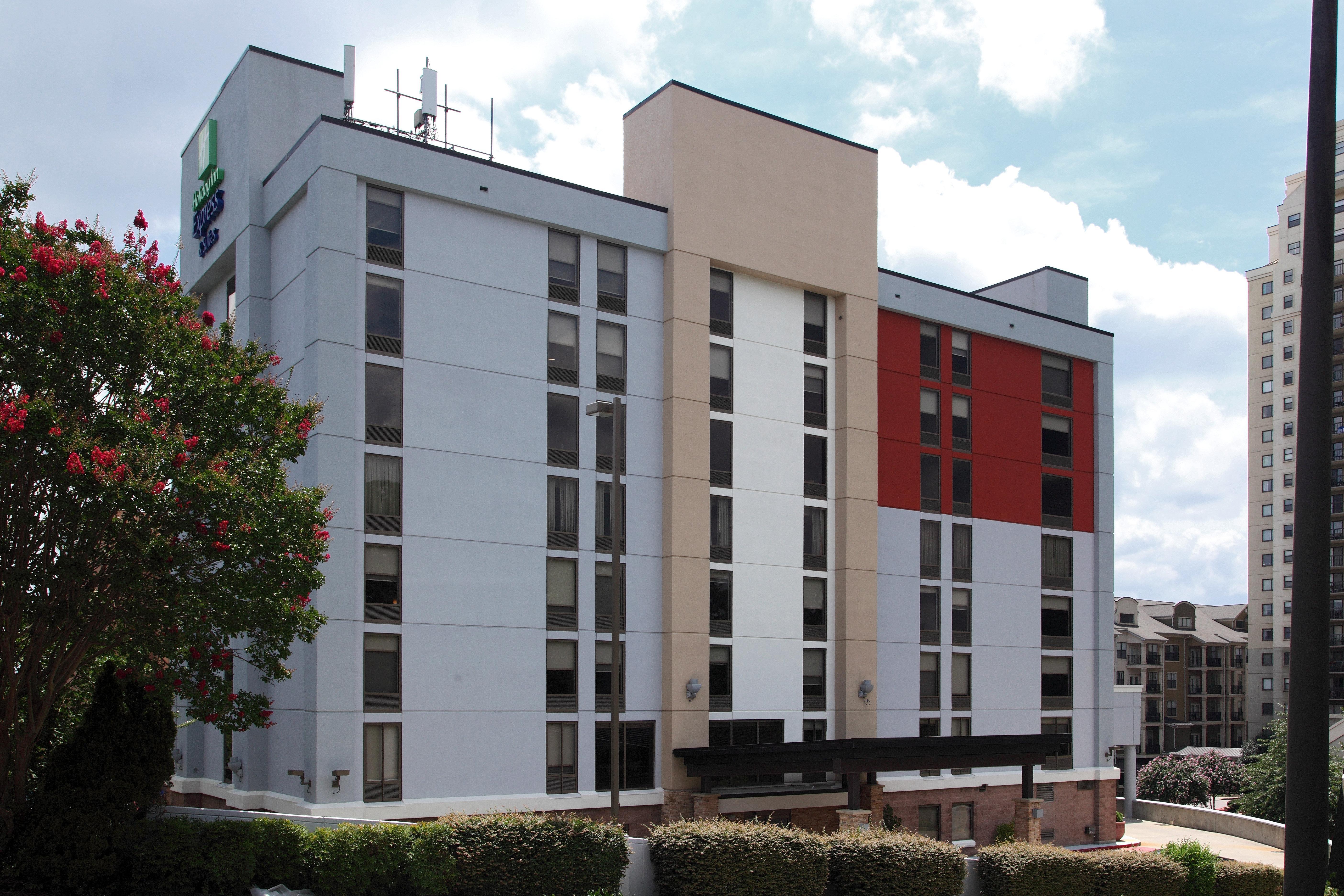 Holiday Inn Express & Suites Atlanta Perimeter Mall Hotel By Ihg Sandy Springs Exterior foto
