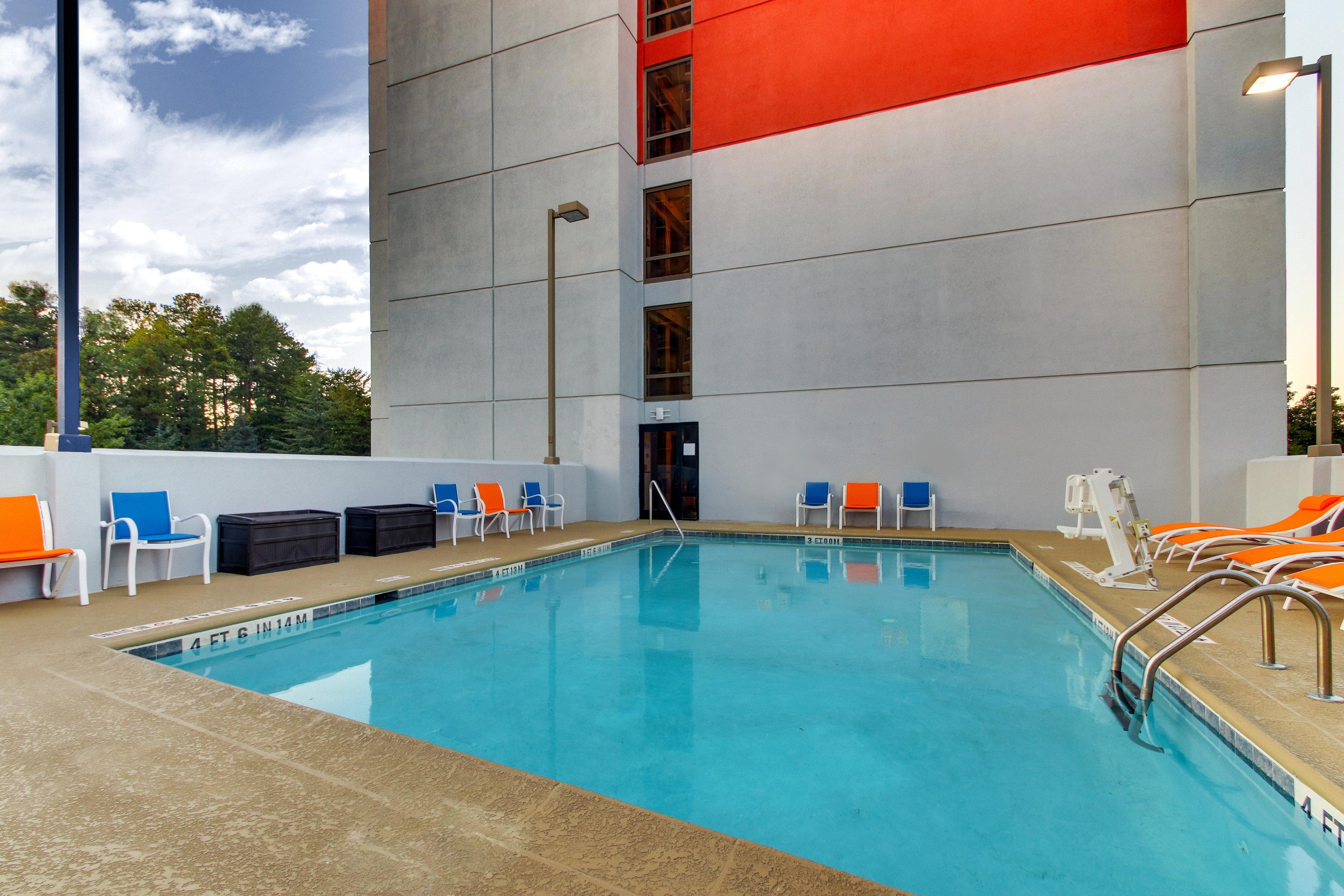 Holiday Inn Express & Suites Atlanta Perimeter Mall Hotel, An Ihg Hotel Sandy Springs Exterior foto