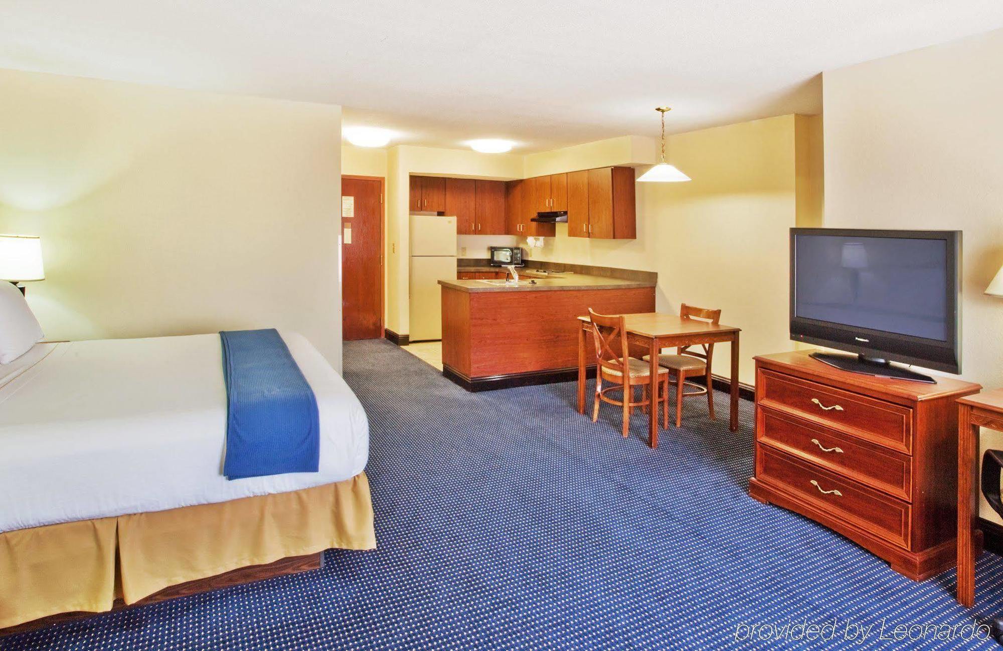Holiday Inn Express & Suites Atlanta Perimeter Mall Hotel By Ihg Sandy Springs Quarto foto