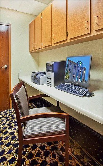 Holiday Inn Express & Suites Atlanta Perimeter Mall Hotel By Ihg Sandy Springs Instalações foto